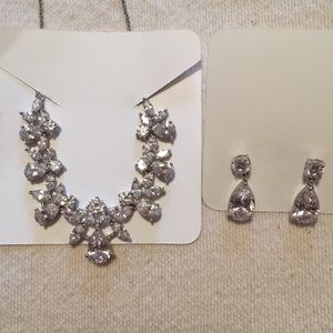 NWOT Faux diamond necklace earrings set